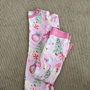 Bums and roses Christmas pajamas. Great, used condition.